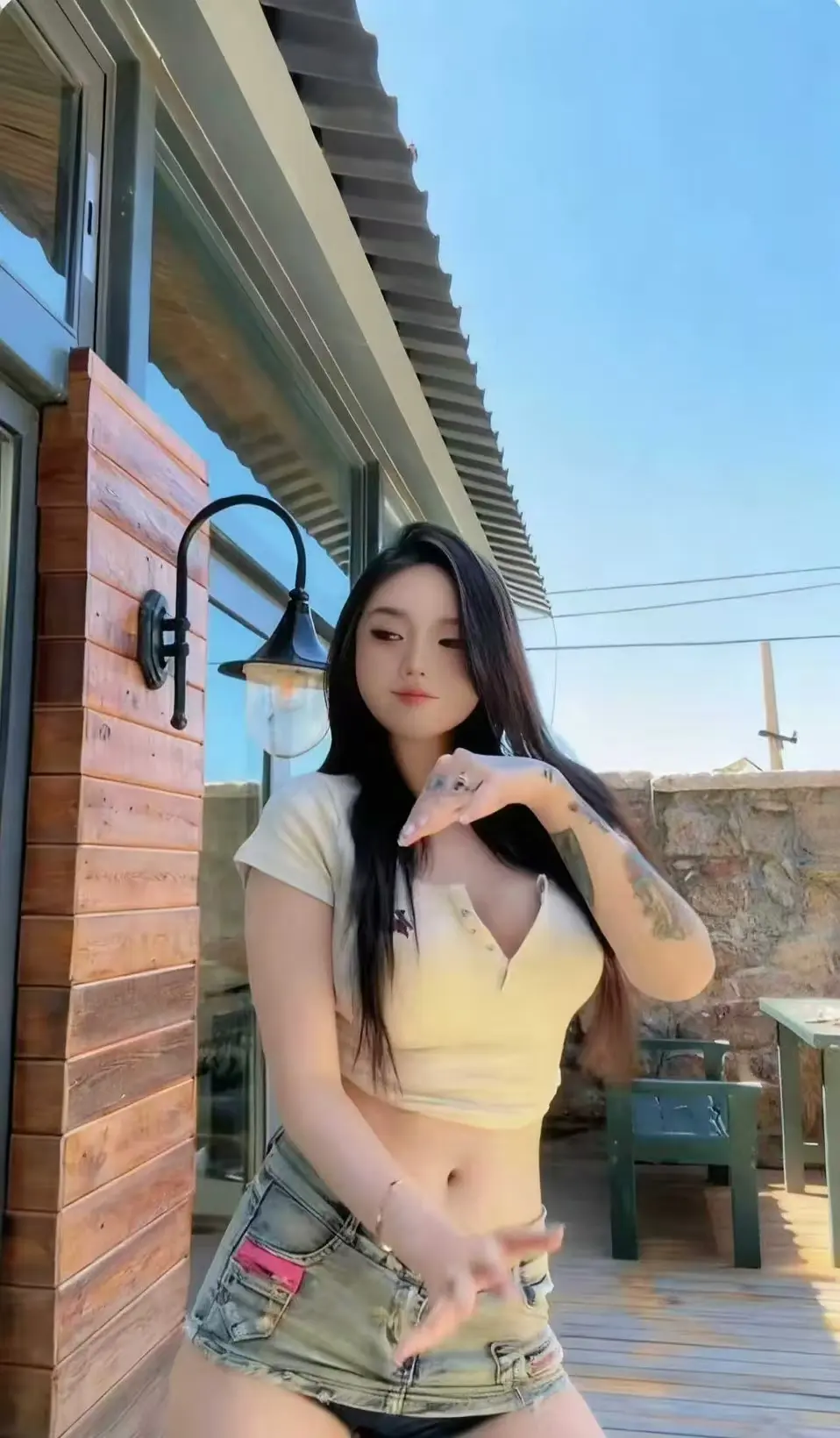 《Meena 成美男》高清全集资源免费看-中文版未删减在线观看-网盘便捷备份无广告-一次看遍Meena 成美男