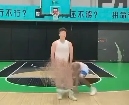 《牛教练的裤子》完整版无删减-黑哥不讲武德扯下牛教练裤子-《牛教练的裤子》HD高清画质免费观看