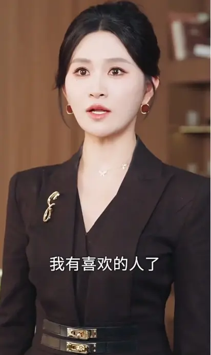 《高手回归，给美女总裁当弟弟》全集免费观看—高清1080P无广告短剧—高手回归给美女总裁当弟弟全季完整版在线看—更新至大结局畅爽追剧