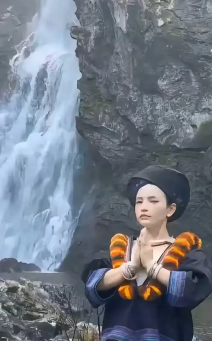《高山流水遇瀑布》原视频来源在哪里-《高山流水遇瀑布》高清完整版免费看-苗家少女瀑布前凝神静气视频下载