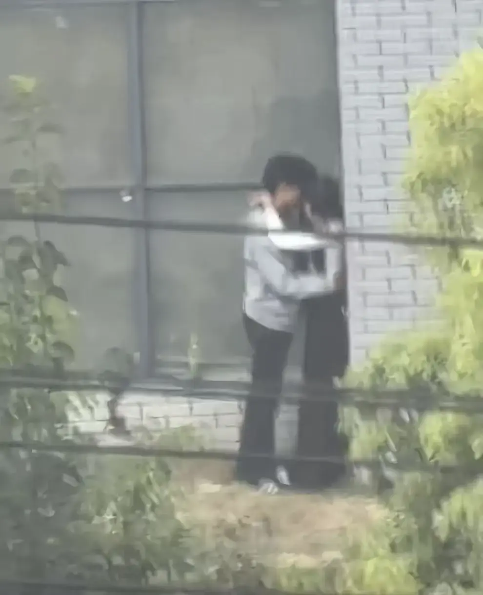《蚌埠职教园情侣野外视频》资源下载-原生态高清完整版免费看-蚌埠职教园情侣野外视频全网热议事件后续