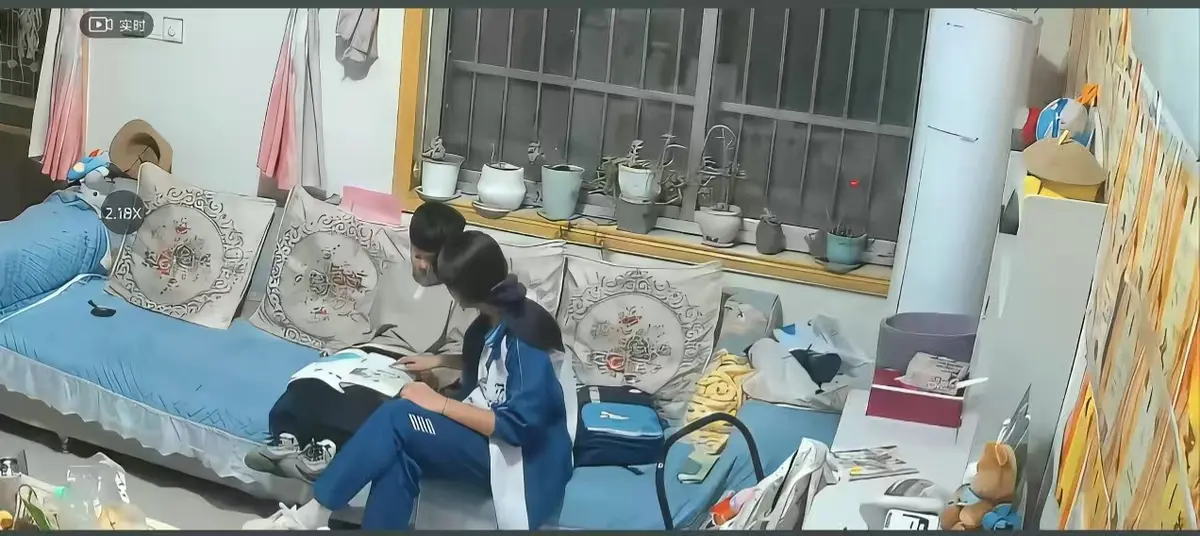 《来自姐姐的爱》无删减完整版在线播放-高清正片免费下载-姐姐管教弟弟真实瞬间-来自姐姐的爱全集影院