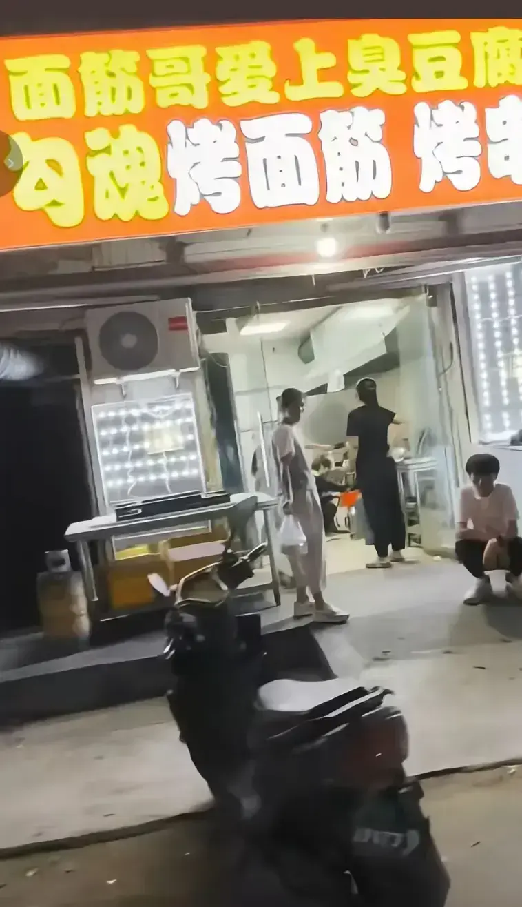 安平勾魂面筋哥丈母娘事件完整版 - 1080P超清画质无删减视频免费看 - 从街头摆摊到全网热议 - 《安平勾魂面筋哥丈母娘事件》始末