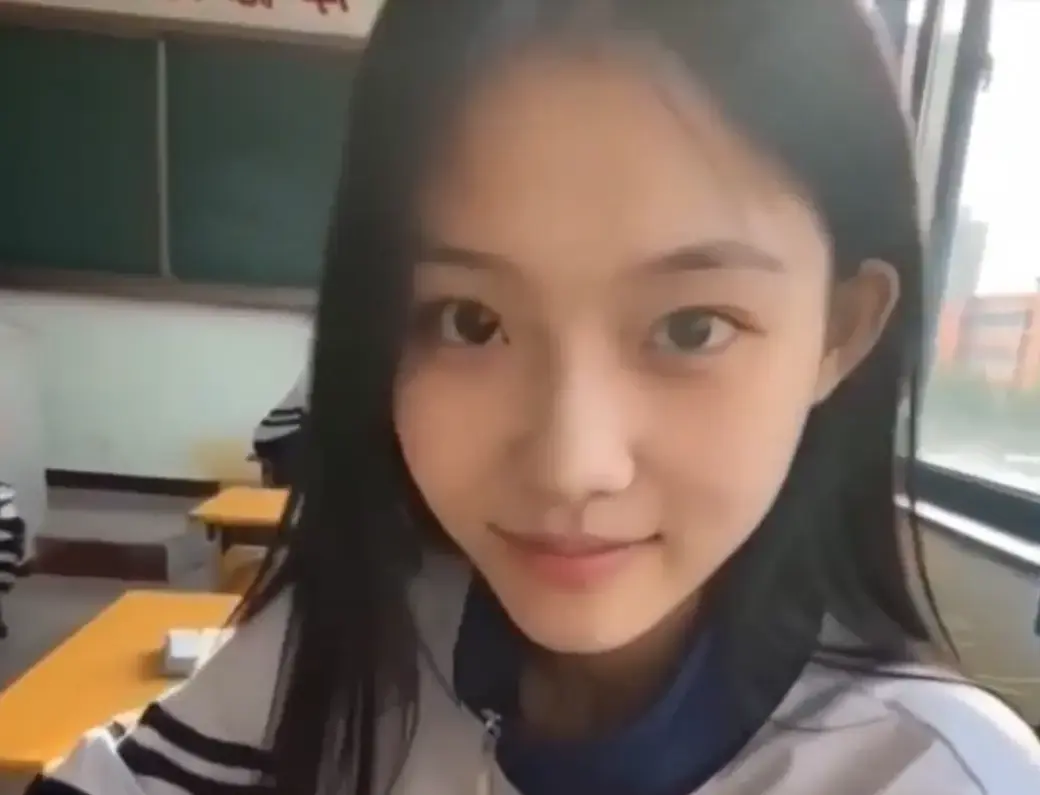 《我的十八岁女友》无删减版在线播放 - 黄果AI短剧高甜治愈全集 - 4K蓝光画质免费观看